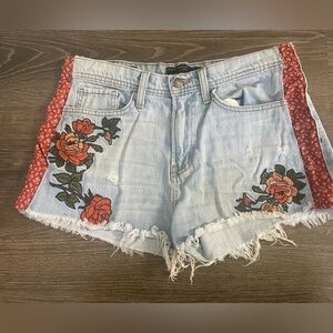 Flying Monkey embroidered shorts—size 26
